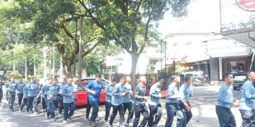 TNI AL, Prajurit Lanal Bandung Jaga Kebugaran Dengan Lari Siang Bergembira