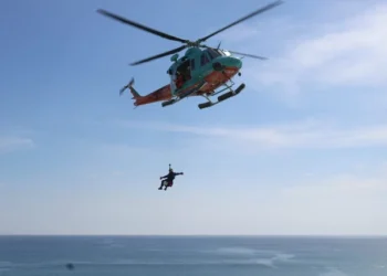 2 Turis Rusia Terjebak di Bawah Tebing Uluwatu, Tim SAR Evakuasi Pakai Heli