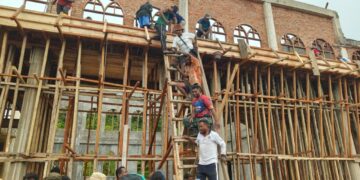 Karya Bhakti Pos Kumurkek dan Pos Aisyo Satgas RI-PNG YONIF 764/IB Bersama Masyarakat Membangun Gereja di Kampung Kumurkek