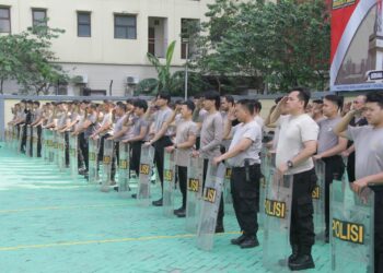 Polres Metro Jakarta Barat Tingkatkan Kemampuan Personel Melalui Latihan Dalmas Rutin