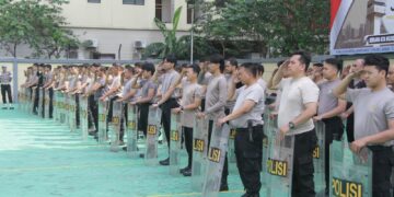 Polres Metro Jakarta Barat Tingkatkan Kemampuan Personel Melalui Latihan Dalmas Rutin