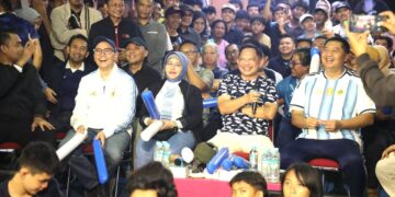Mendagri Nobar Final Piala Dunia Bersama Warga Menteng Tenggulun