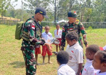 Satgas Pamtas Kewilayahan RI-PNG yonif 645/gty. Pos Napua Laksanakan Kegiatan Tenaga Pendidik di Sekolah SD Negeri Gunung Susu