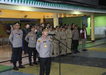 Ciptakan Rasa Aman dan Cegah Gangguan Kamtibmas, Kapolres Jakbar Pimpin Patroli Skala Besar di Tambora