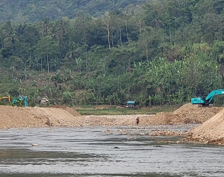 Normalisasi Sungai Cidikit Rampung, Pemdes Bayah Barat Beri Penghargaan kepada PT SBJ